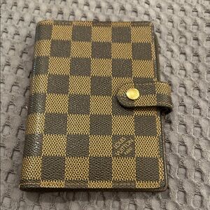 Louis Vuitton Damier Graphite Wallet with Gold
Agenda / Planner
CA1003 Date Code